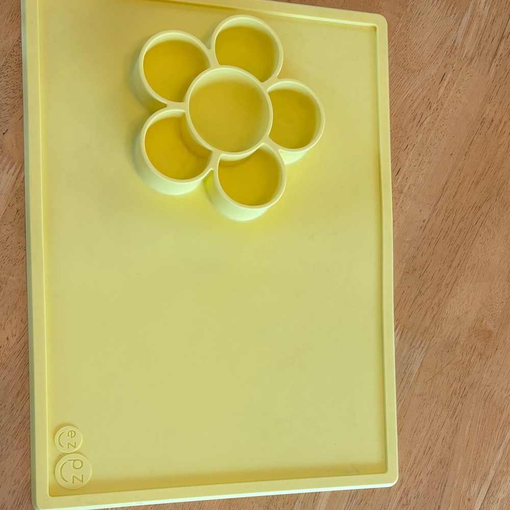 EZPZ Yellow Kids Flower Placemat
